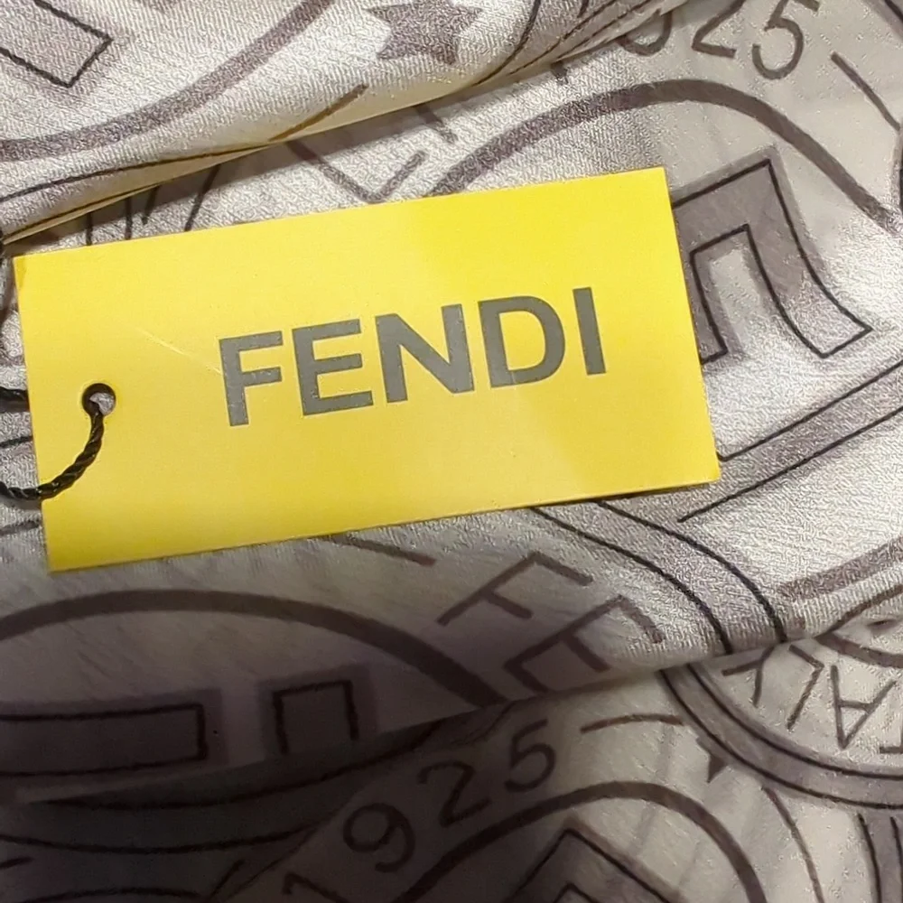 Authentic Fendi scarf - Picture 3 of 5